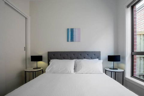 Comfy And Warm Home In Point Cook - New South Wales Tourism  7