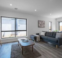Comfy And Warm Home In Point Cook - New South Wales Tourism 