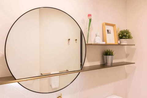 Trendy 1 Bedroom Apartment In The Heart Of Collingwood - New South Wales Tourism  5