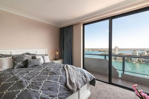 Milsons Point Apartment With Harbour Bridge Views - New South Wales Tourism  5