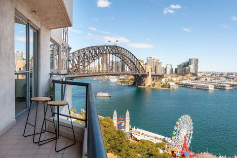 Milsons Point Apartment With Harbour Bridge Views - New South Wales Tourism  1