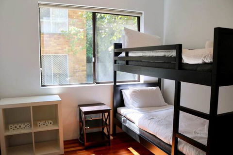 Spacious 3 Bedroom Apartment 20 Min To The CBD - New South Wales Tourism  7