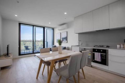 Simple And Cozy Apartment In Parkville - New South Wales Tourism  0