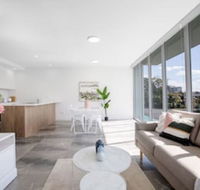 Wow Southport Apartment Near Light Rail Station