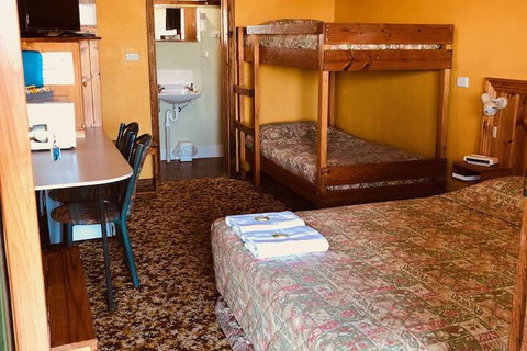 Pinehaven Motel - New South Wales Tourism  4