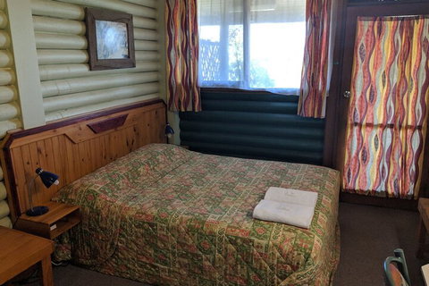 Pinehaven Motel - New South Wales Tourism  1