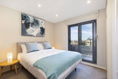 2 Bdrm North Sydney With Harbour Views - New South Wales Tourism  4