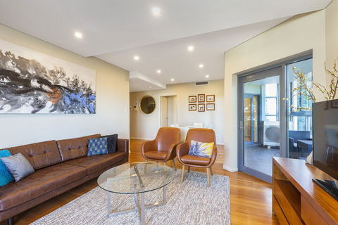 2 Bdrm North Sydney With Harbour Views - New South Wales Tourism  3