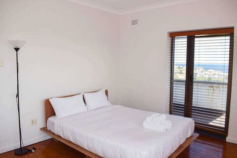 2 Bedroom Apartment With Ocean Views - New South Wales Tourism  7