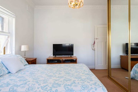 Garden Style Apartment In Prime Location - New South Wales Tourism  1