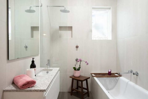 Garden Style Apartment In Prime Location - New South Wales Tourism  4