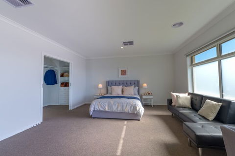 Luxury Waterfront Grand Villa In Melbourne - New South Wales Tourism  7