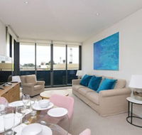Large Modern 2 Bedroom Apartment Near Lake Claremont - New South Wales Tourism 