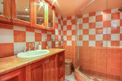 Spacious 2 Bedroom Apartment With Panoramic Views - New South Wales Tourism  2