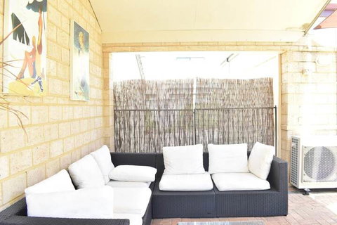 Comfortable 2 Bedroom With Serene Garden - New South Wales Tourism  3