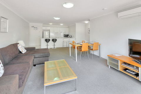 Airtrip Apartment On Russell St - New South Wales Tourism  3