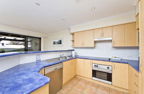Close To Beaches & Local Attractions! - New South Wales Tourism  2