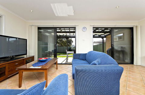 Close To Beaches & Local Attractions! - New South Wales Tourism  7