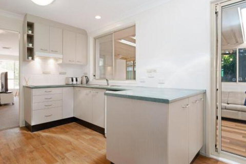 51 Rigney Street Pet Friendly House With Aircon - New South Wales Tourism  6