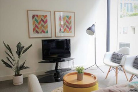 Luxury 1 Bedroom 1 Study With 1 Parking - New South Wales Tourism  0