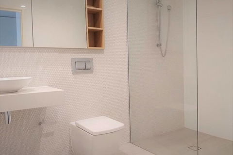 Luxury 1 Bedroom 1 Study With 1 Parking - New South Wales Tourism  5