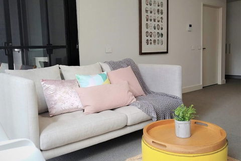 Luxury 1 Bedroom 1 Study With 1 Parking - New South Wales Tourism  6