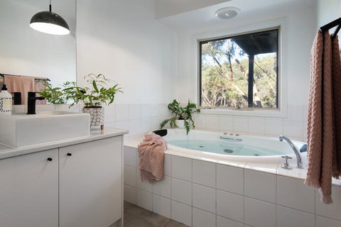 Hepburn Pool House - New South Wales Tourism  7