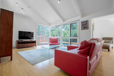 Comfy Holiday House With Pool@rosanna - New South Wales Tourism  2