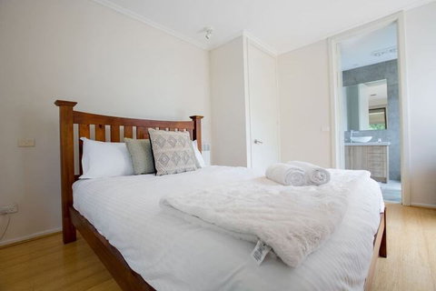 Comfy Holiday House With Pool@rosanna - New South Wales Tourism  4