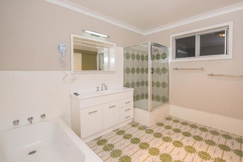 Erulisse Spacious Townhouse With Magical Lake Views - New South Wales Tourism  6