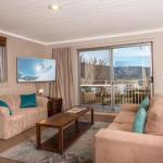 Erulisse Spacious Townhouse With Magical Lake Views - New South Wales Tourism  0