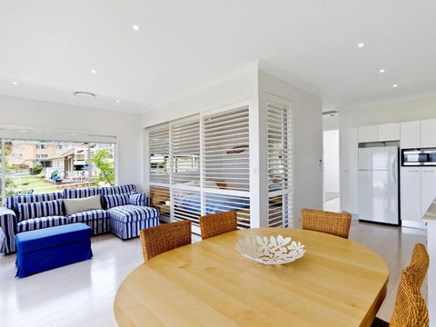 Beachside Bungalow #4 4 / 139 Avoca Drive Avoca Beach - New South Wales Tourism  1