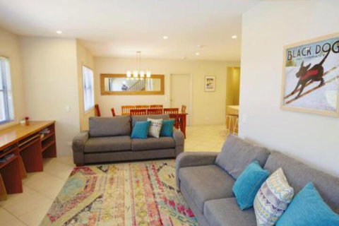 Banjos Way 2 / 23 Banjo Patterson Crescent - New South Wales Tourism  0