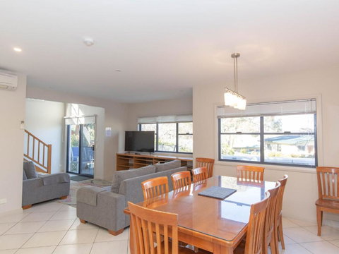 Banjos Way 2 / 23 Banjo Patterson Crescent - New South Wales Tourism  2