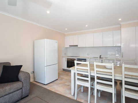2 Hibiscus Court 9 Government Road Fantastic Air Conditioned 3 Bedroom Unit - New South Wales Tourism  5