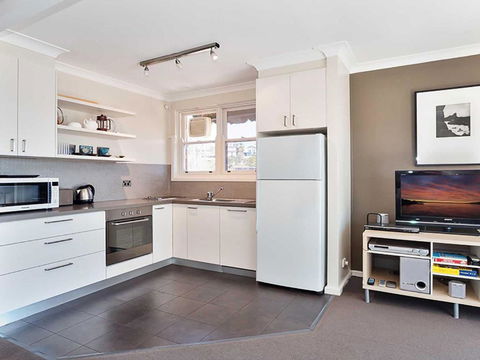 3 Sebastapol 66 Thurlow Avenue Gorgeous Unit Overlooking Dutchies Beach - New South Wales Tourism  1