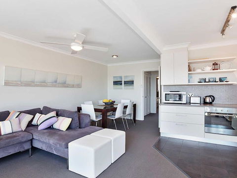 3 Sebastapol 66 Thurlow Avenue Gorgeous Unit Overlooking Dutchies Beach - New South Wales Tourism  2