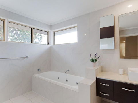 25 Christmas Bush Avenue Aircon Pet Friendly Small Boat Parking & WIFI - New South Wales Tourism  5