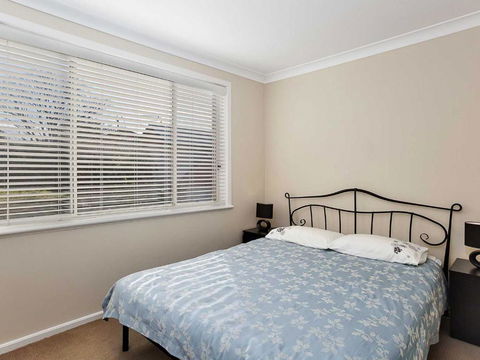 Tomaree Townhouse 5 / 26 28 Tomaree Street Large Air Conditioned Townhouse & WIFI - New South Wales Tourism  4