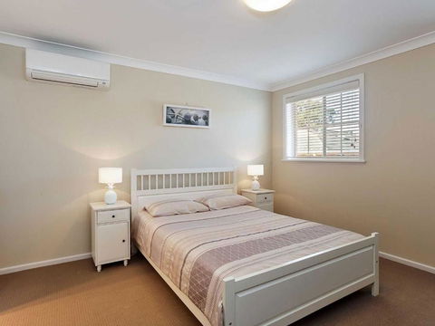 Tomaree Townhouse 5 / 26 28 Tomaree Street Large Air Conditioned Townhouse & WIFI - New South Wales Tourism  3