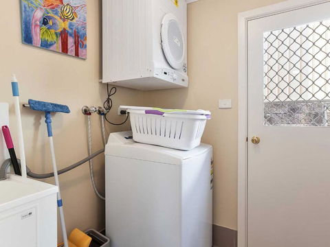Tomaree Townhouse 5 / 26 28 Tomaree Street Large Air Conditioned Townhouse & WIFI - New South Wales Tourism  5