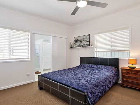 Beached Inn 93 Foreshore Drive Spacious Beach Front House - New South Wales Tourism  1