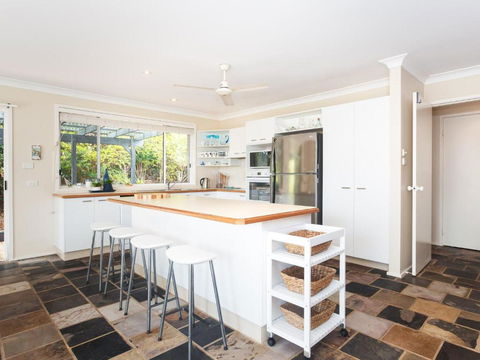 Serenity 7 Mulloway Place Peaceful House With Air Con Netflix & WIFI - New South Wales Tourism  3