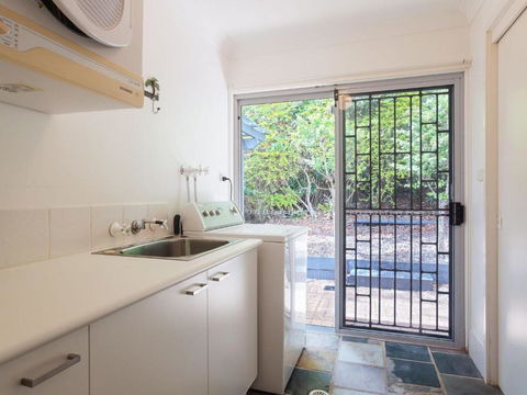 Serenity 7 Mulloway Place Peaceful House With Air Con Netflix & WIFI - New South Wales Tourism  5