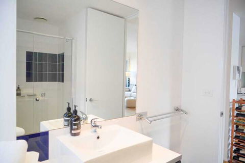 Trendy Modern 2BD Apartment Close To Beach & City - New South Wales Tourism  7
