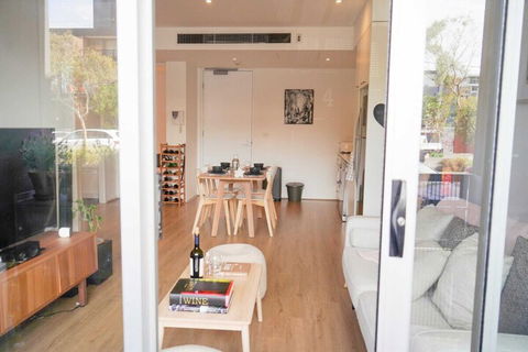 Trendy Modern 2BD Apartment Close To Beach & City - New South Wales Tourism  1