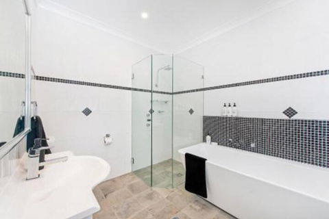 Dolphin Cove Apt 5 - New South Wales Tourism  6