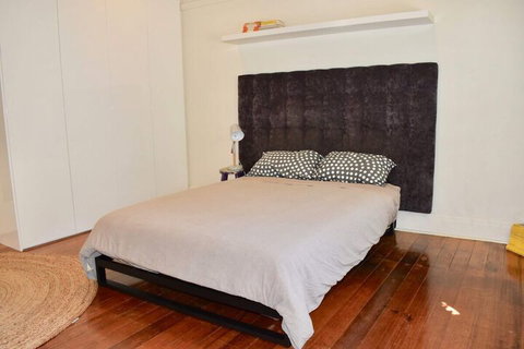 Art Deco Apt In Sunny Elwood Minutes To St. Kilda - New South Wales Tourism  4