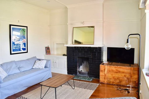 Art Deco Apt In Sunny Elwood Minutes To St. Kilda - New South Wales Tourism  2