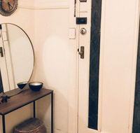 Art Deco Apt in Sunny Elwood Minutes to St. Kilda - New South Wales Tourism 